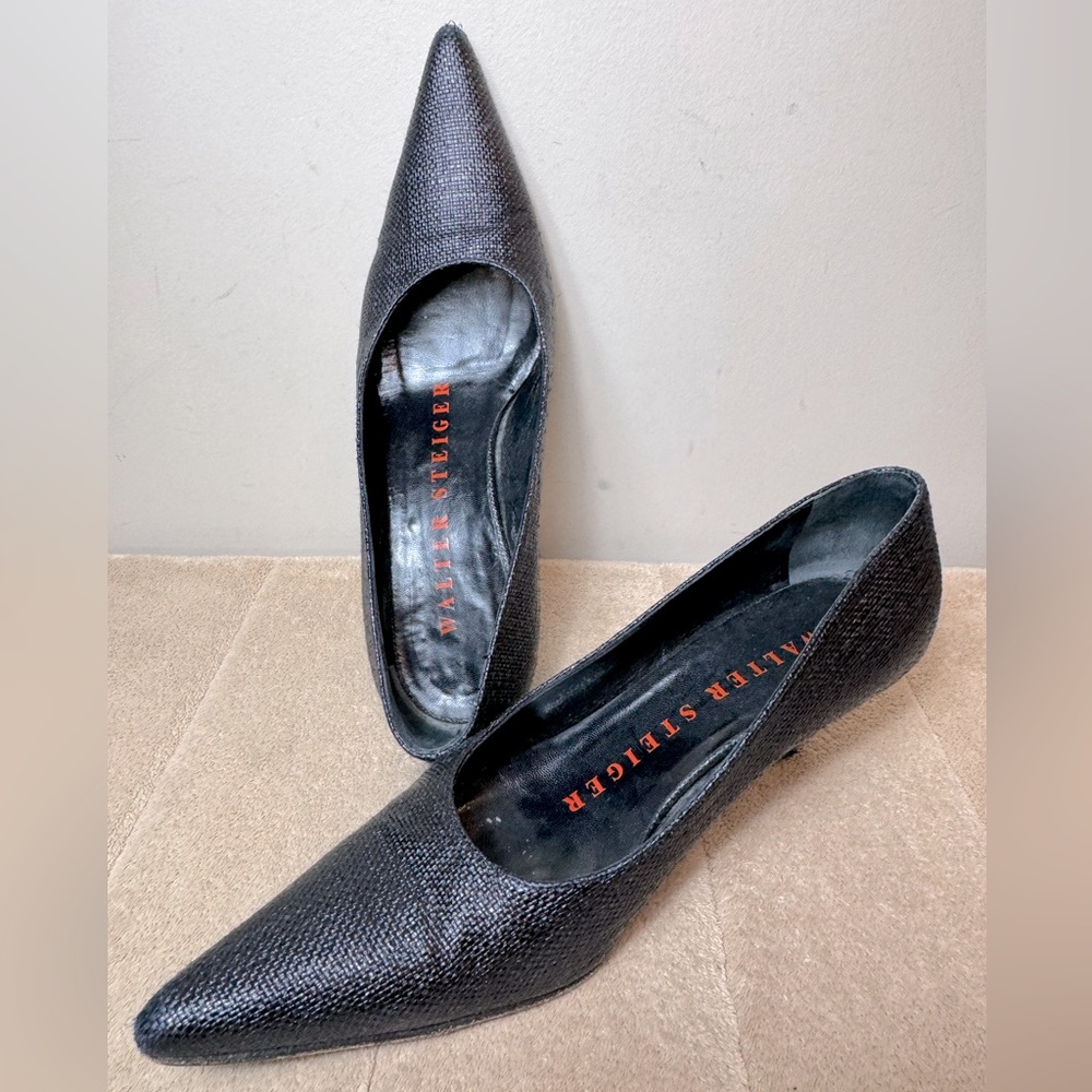 WALTER STEIGER pebbled pumps